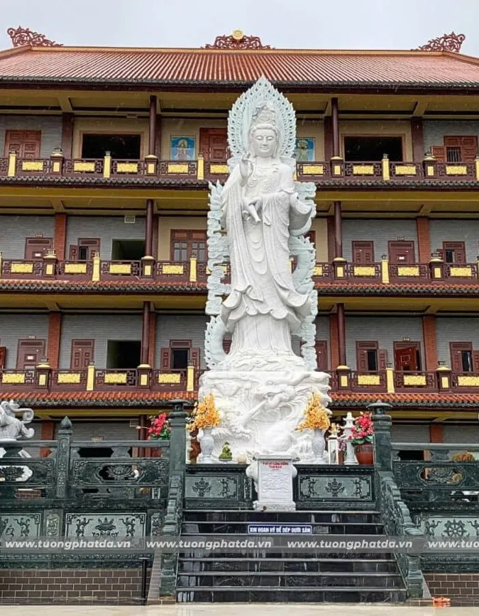 Tượng 10m